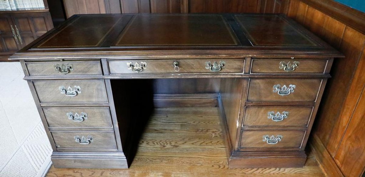 Mahogany Kneehole Desk with Leather Inset