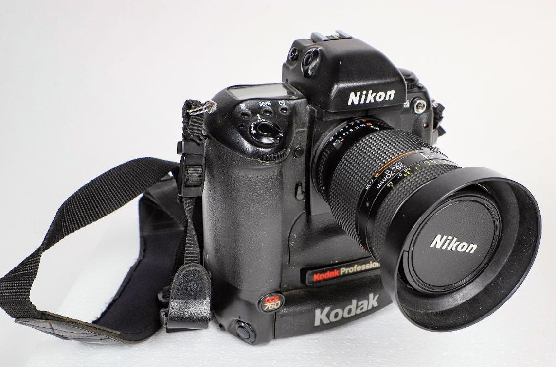 Nikon F5/Kodak DCS760 Digital Camera
