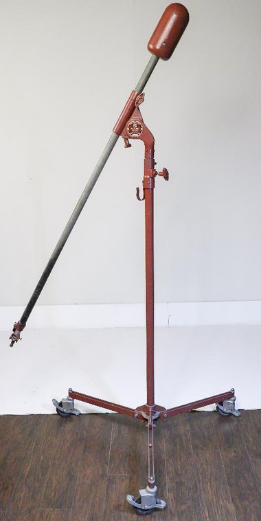 Mole-Richardson Boom Stand