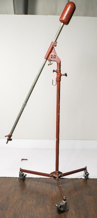 Mole-Richardson Boom Stand