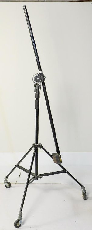 Calumet Light Stand On Casters With Boom Arm and Counterweight