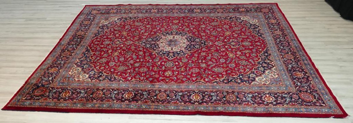 9'8" x 12'10" Hand Knotted Persian Wool Room Sized Rug