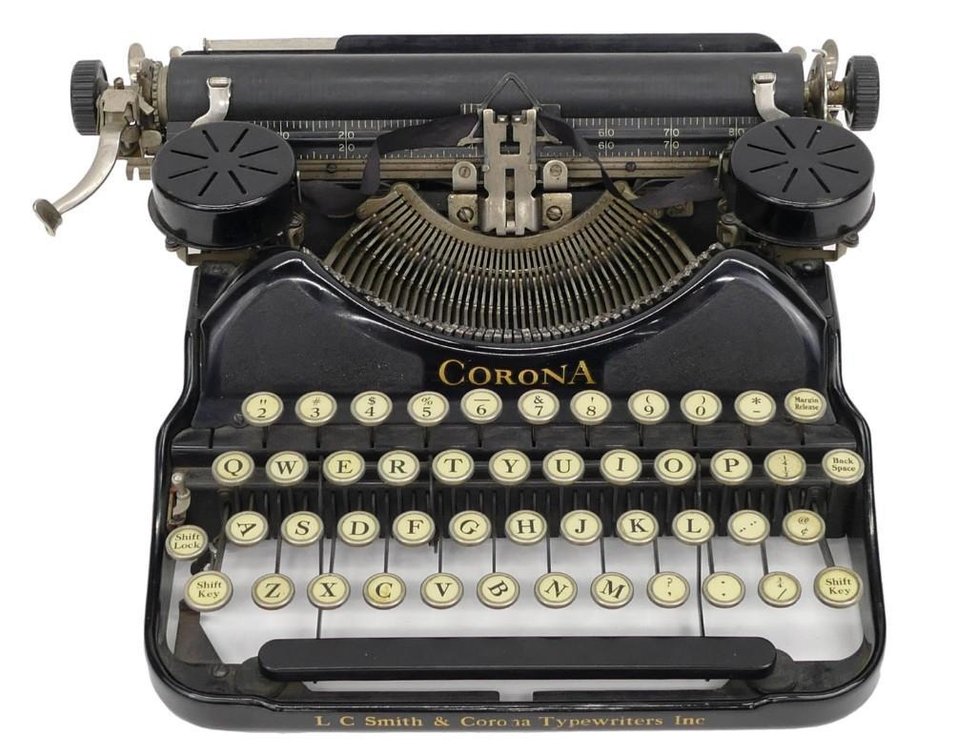 LC Smith & Corona Black Portable No. 4 Typewriter w/ Case