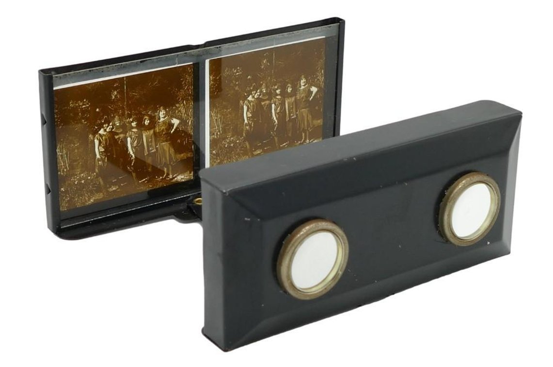 Unis France Folding Stereoscope with Glass Slide
