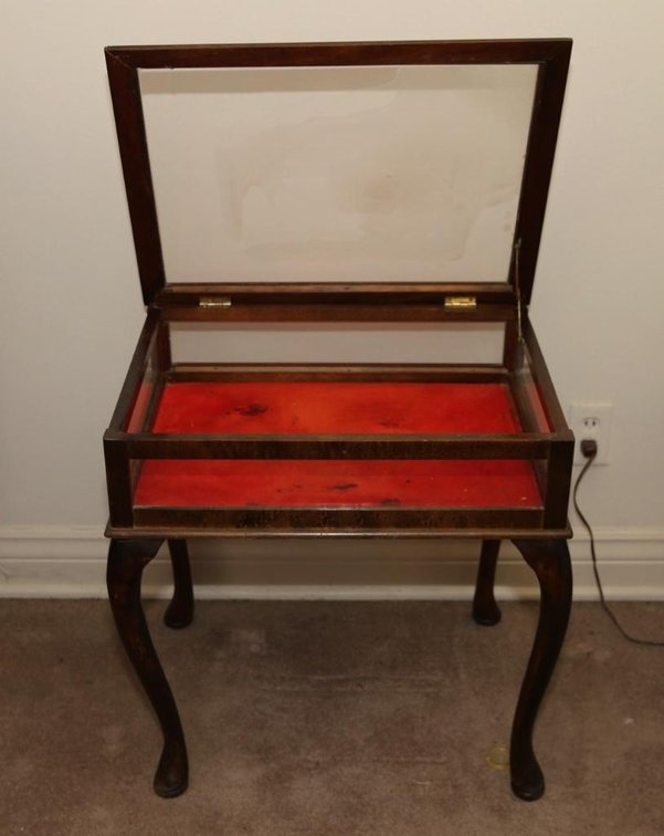 Mahogany Queen Anne Style Display Side Table