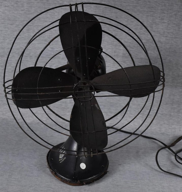 Oscillating Desk Fan
