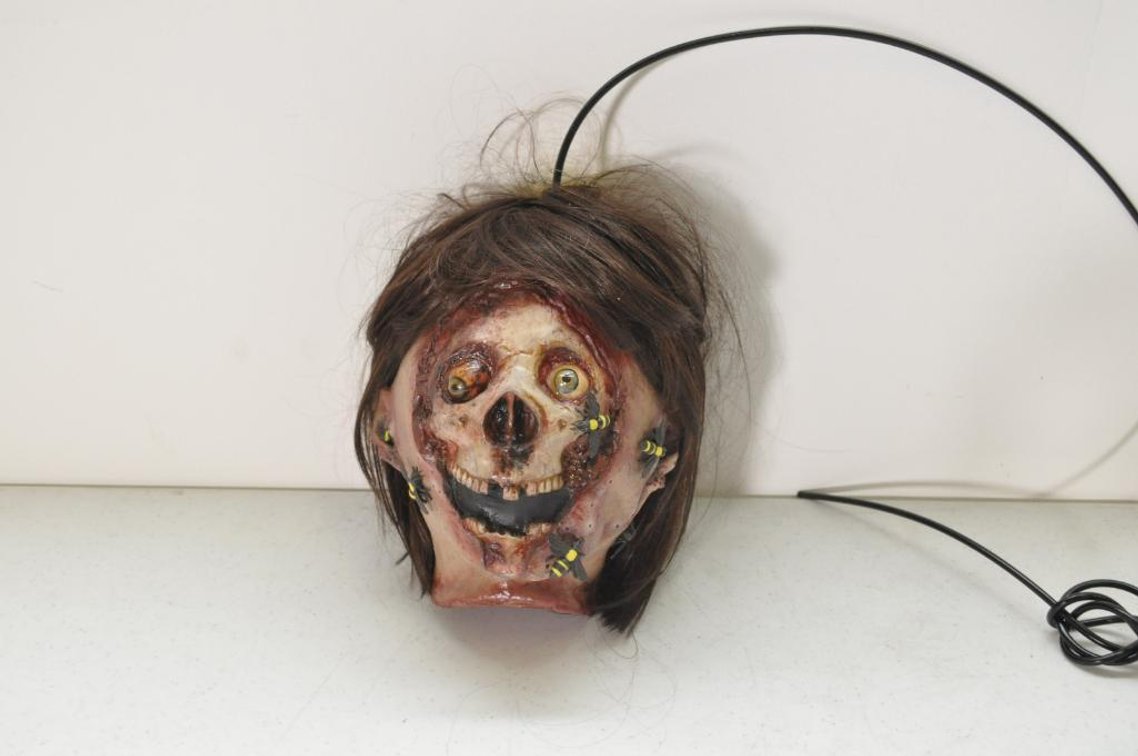 Hanging Head Bee Face (Lot C)