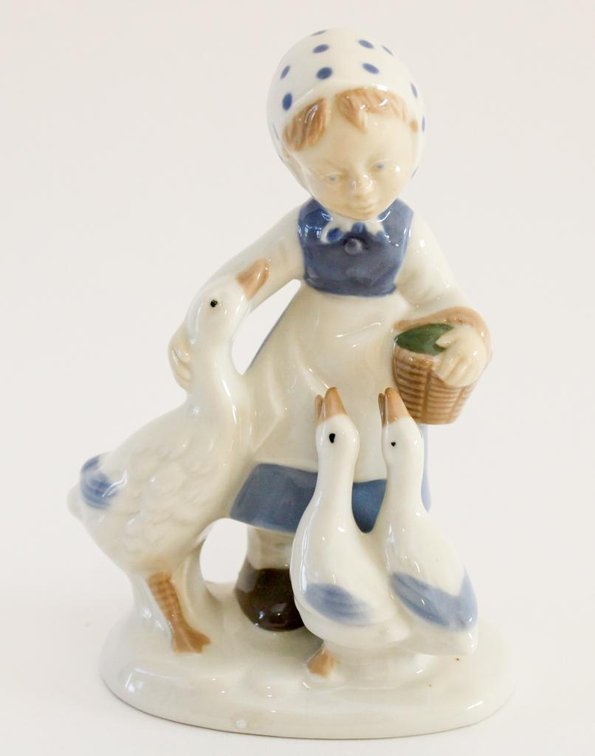 Vintage Lippelsdorf Blue Girl with Ducks