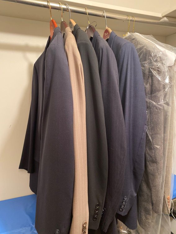 (5) Men's Suits and (2) Sport Coats