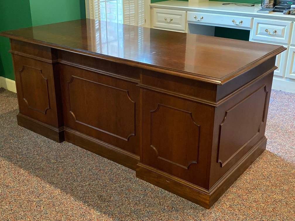 Jasper Cabinet Company Mahogany Georgian Collection Executive Desk