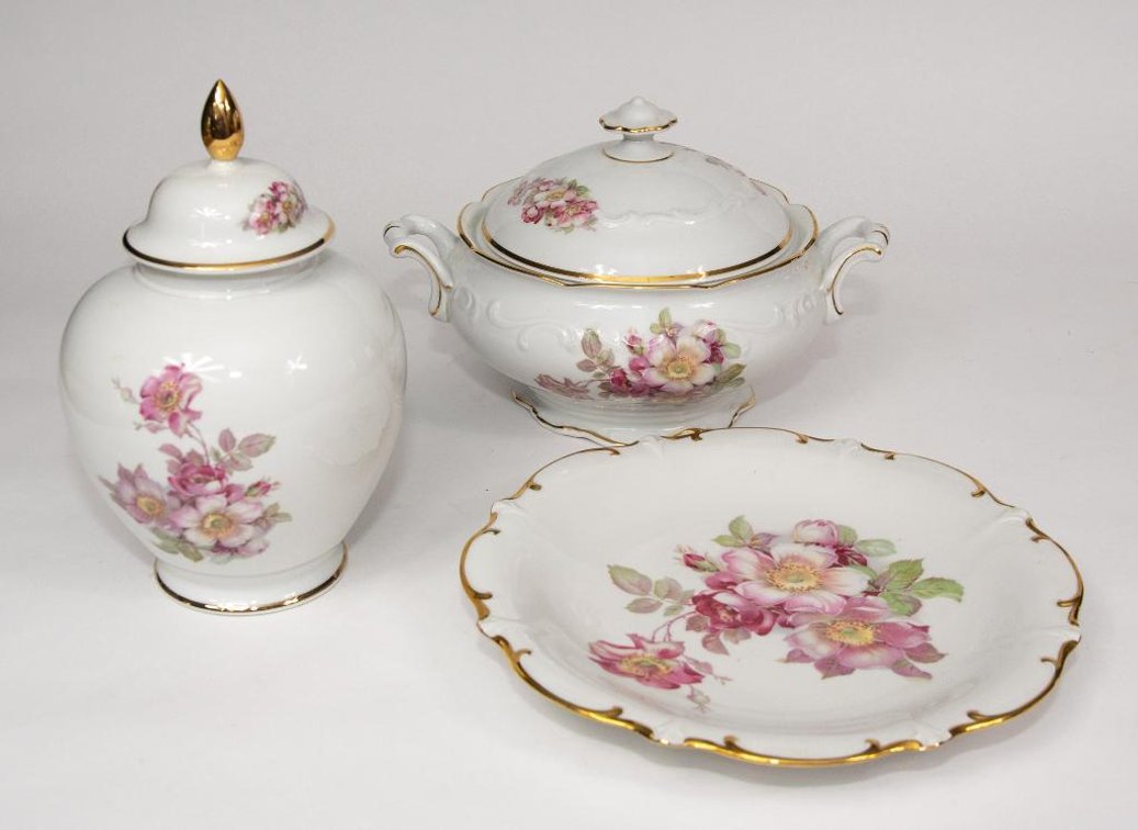 China Serving Pieces and Ginger Jar