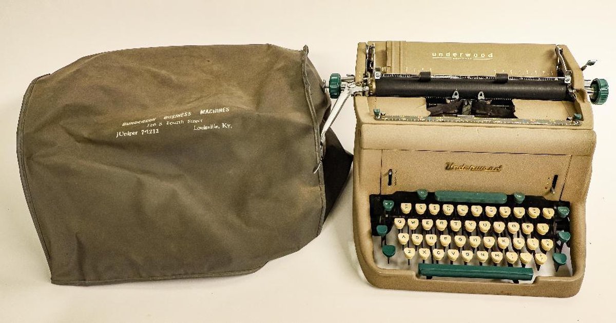 Underwood Manual Typewriter