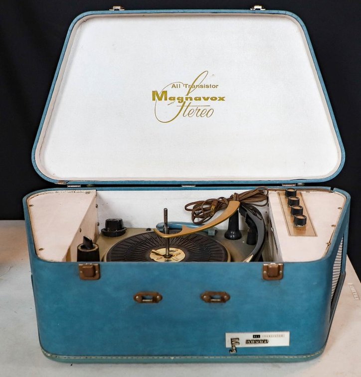 Magnavox Suitcase Stereo Turntable