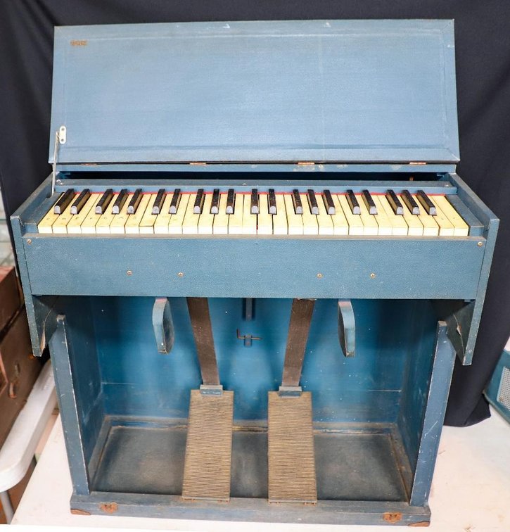 Portable Double Bellow Pump Organ by Estey