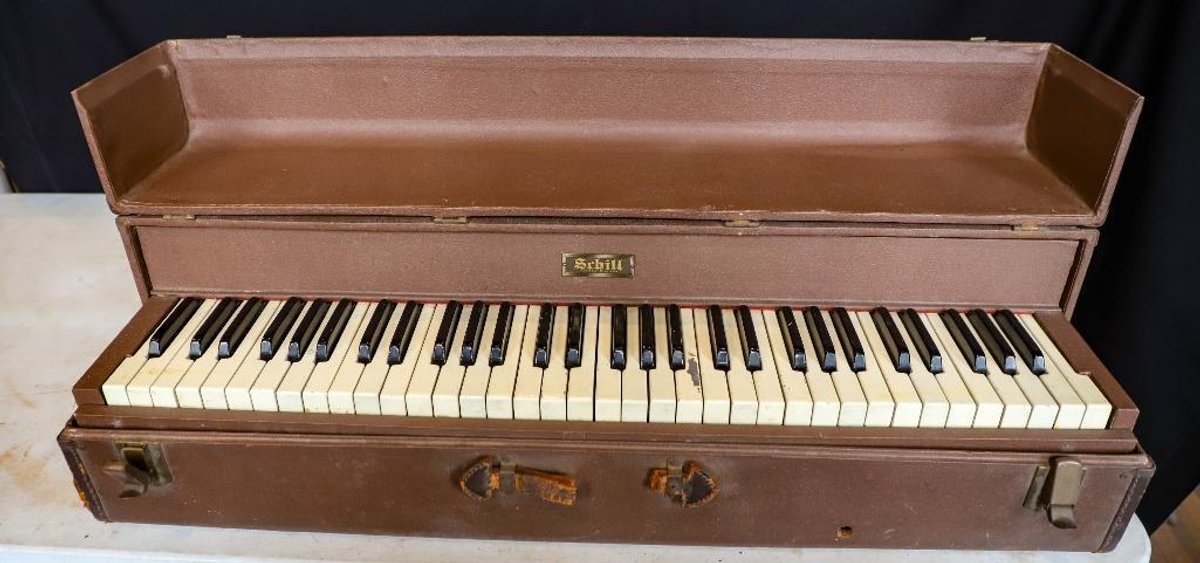 Vintage Schill Portable Keyboard