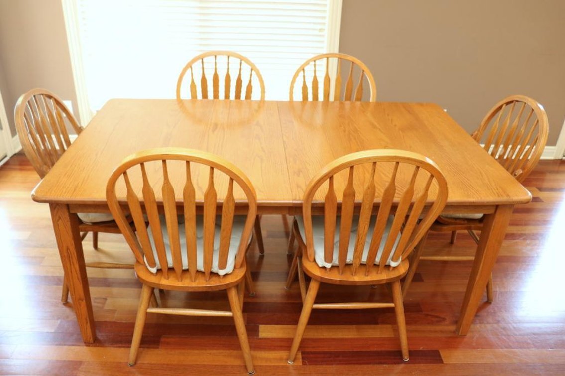 Solid oak kitchen table and 6 chairs