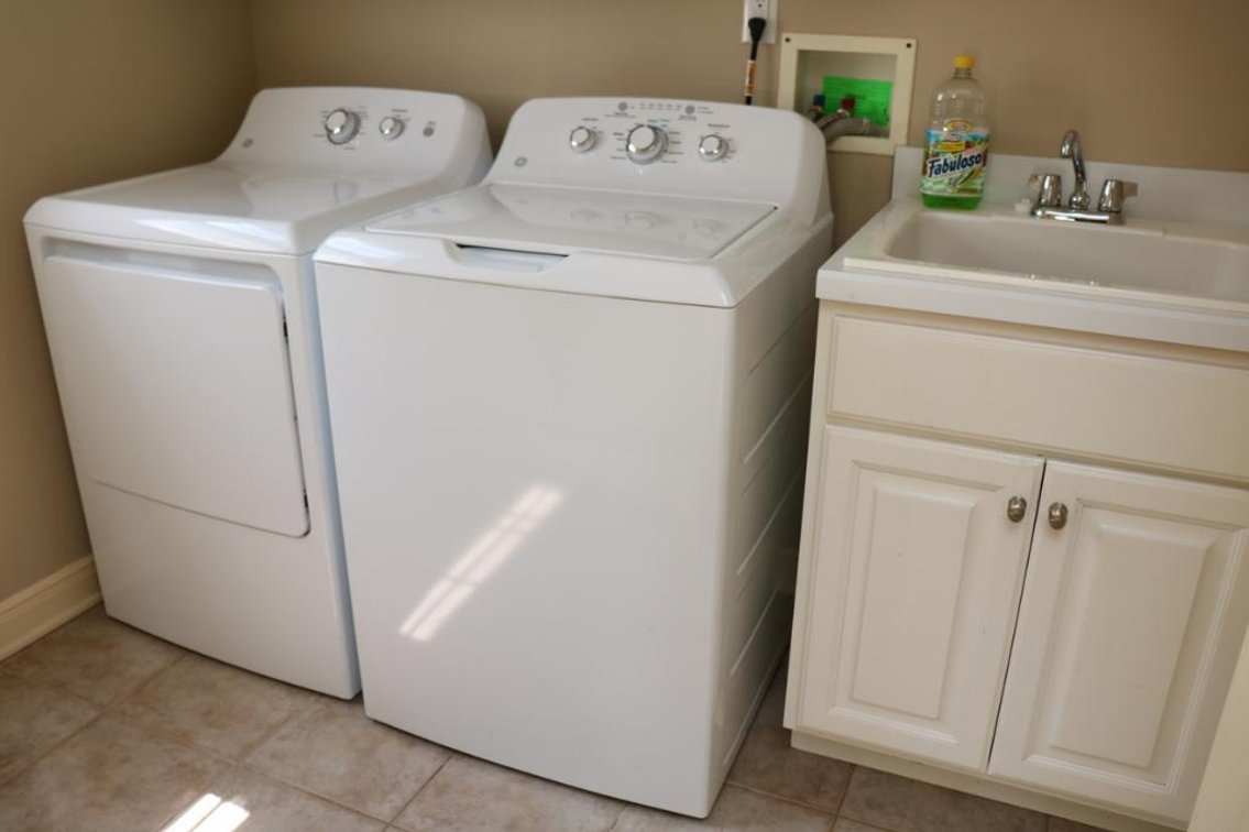 GE 3.8 cu. ft. top-load washer with stainless steel basket