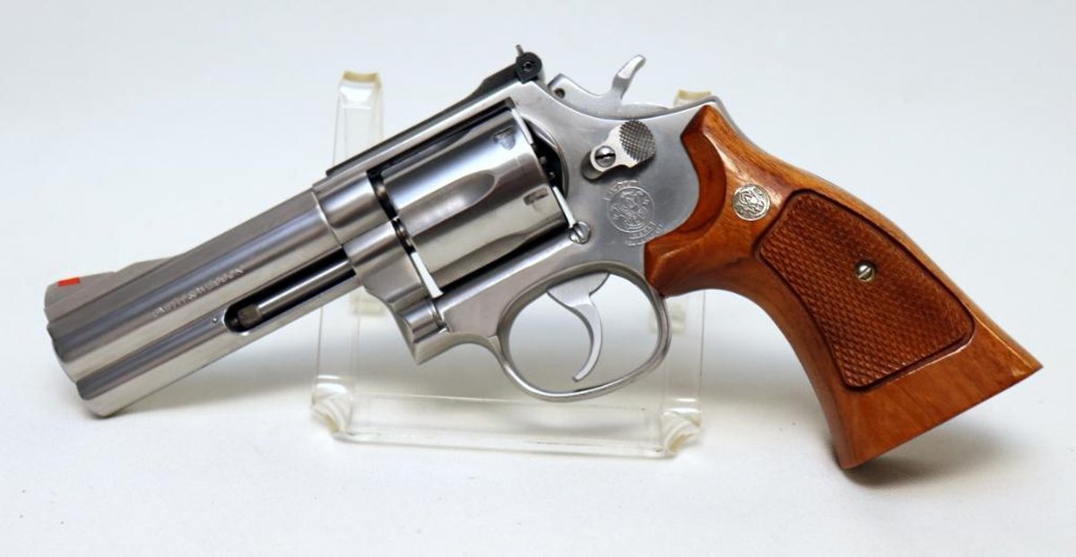Smith & Wesson .357 cal "The Distinguished Combat Magnum," model 686-2