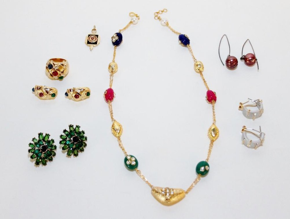(7) Pieces Vintage Jewelry