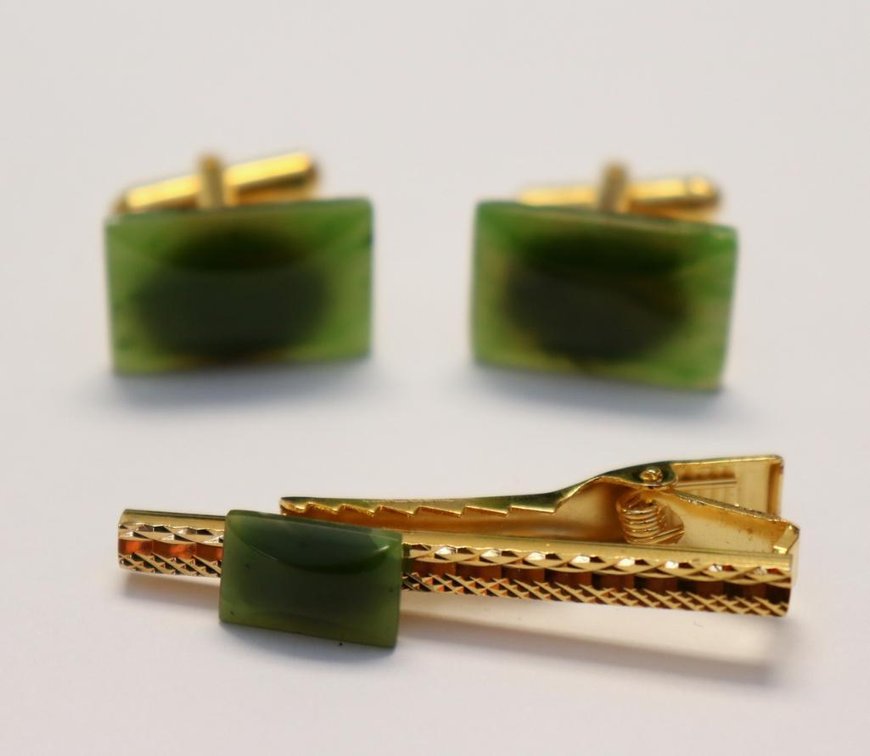 Nephrite Jade cufflinks and tie bar set