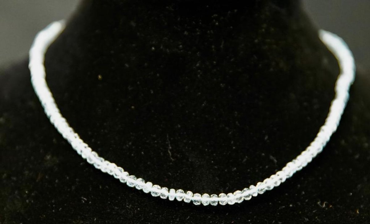 18k Gold and Aquamarine Necklace