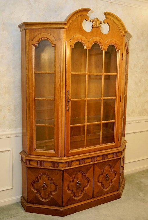 Thomasville China Cabinet