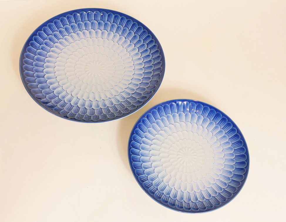 Two Chinese Porcelain Plates
