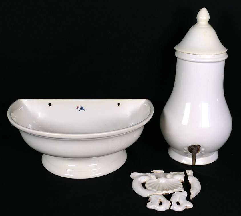 Henriot Quimper Wall Mount Fountain