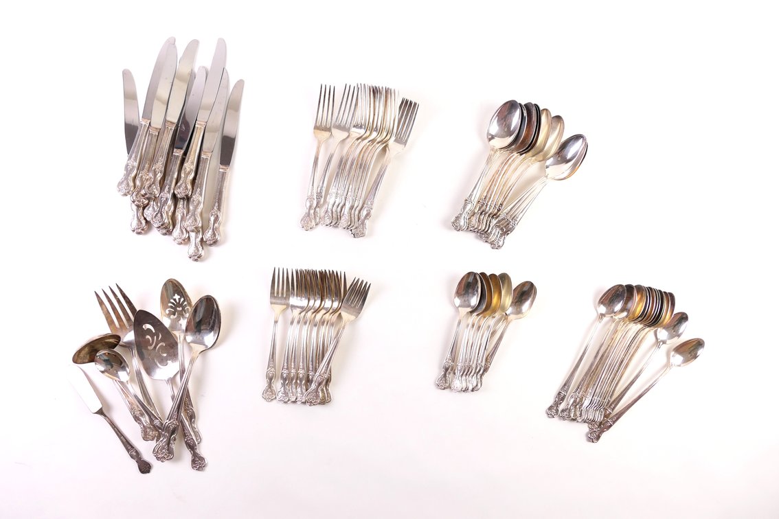 W.M. Rogers Silverplate Flatware Set