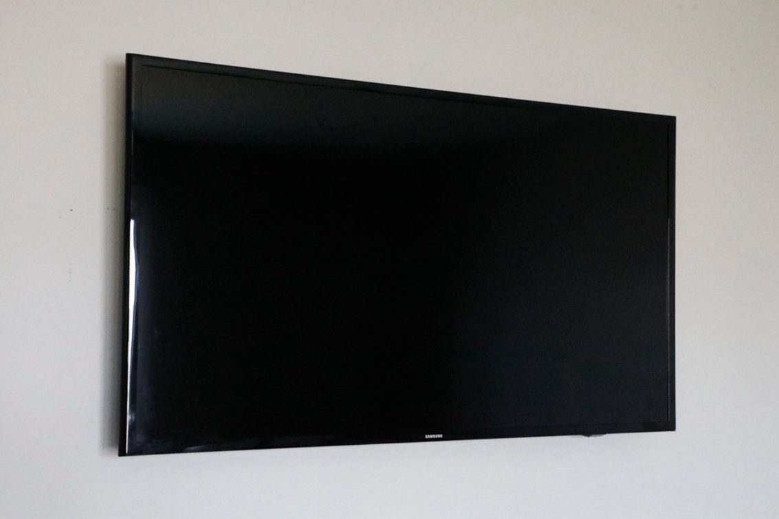 Samsung 42" Flatscreen TV