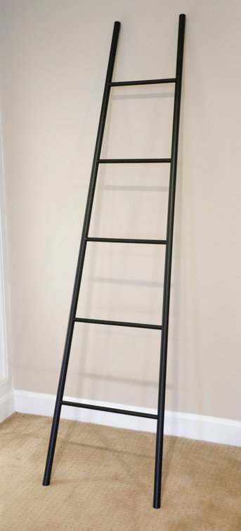 Black Metal Blanket Ladder