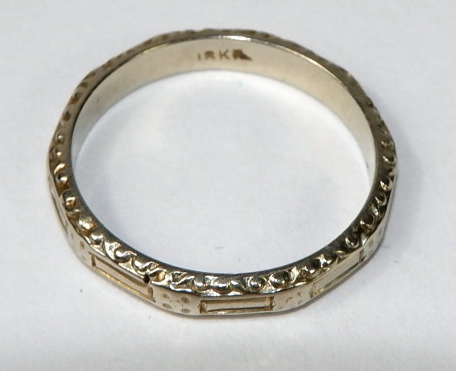 18kt White Gold Ring