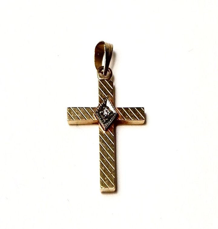 14kt Yellow Gold Cross Pendant