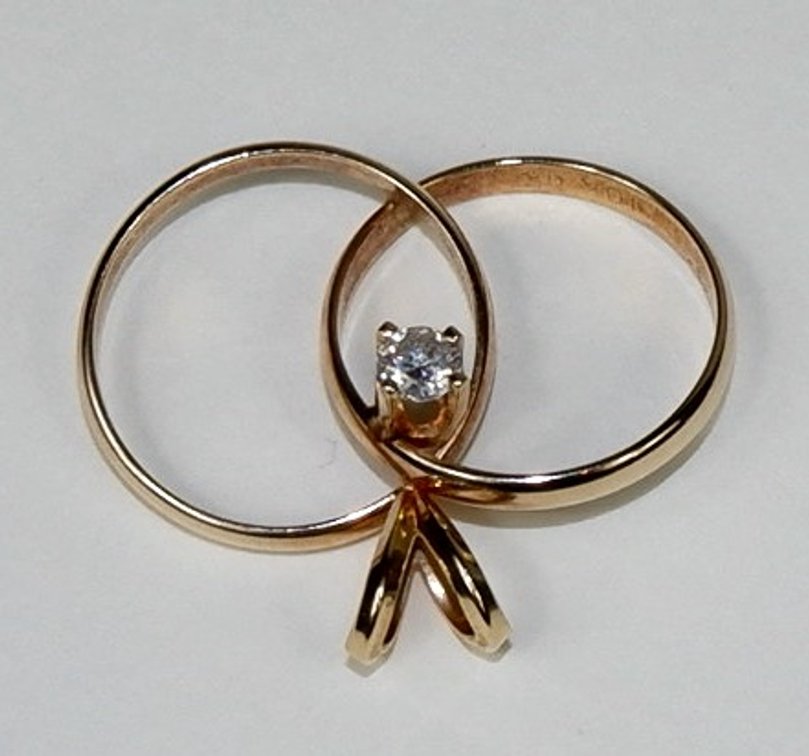 10kt Yellow Gold Pendant with Diamond