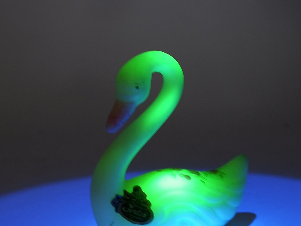 Fenton Uranium Glass Swan