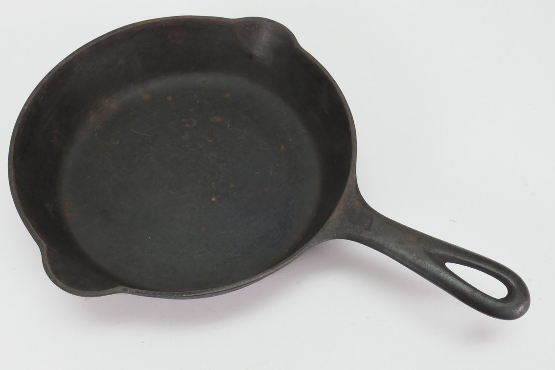 Griswold #5 Cast Iron Skillet