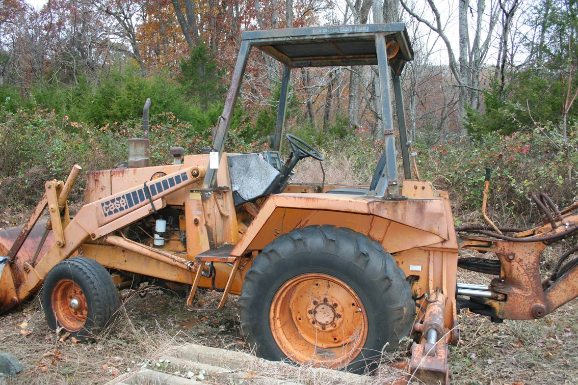 Image for Case Backhoe - When it was parked it was running.  Needs a battery.