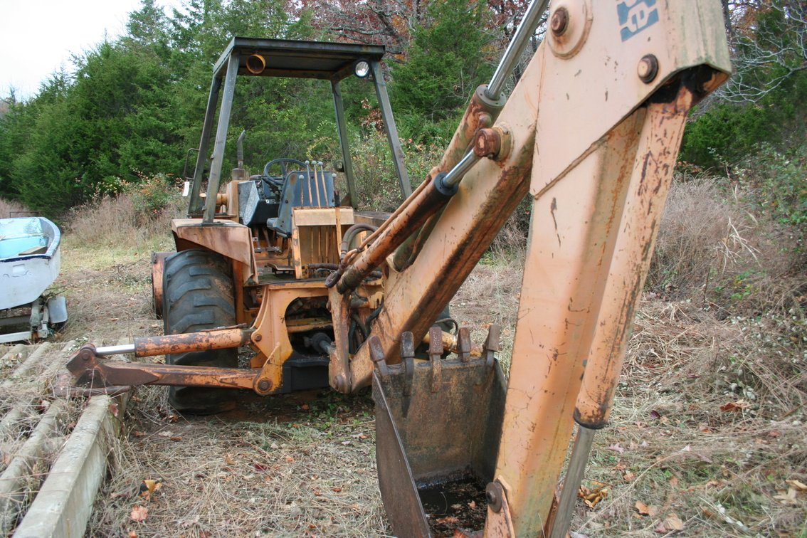 Image for Case Backhoe - When it was parked it was running.  Needs a battery.