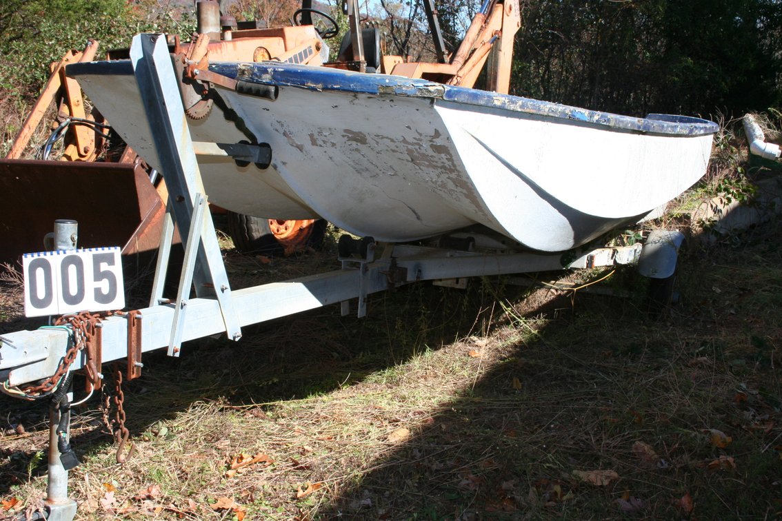 Image for Fiberglass Boat & Trailer - NO TITLE
