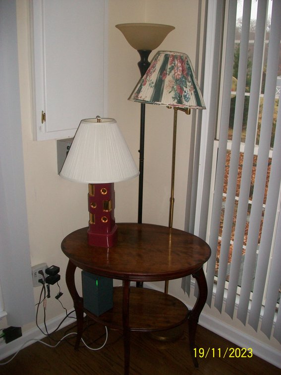 Image for End table with 2 floor lamps and 1 table lamp