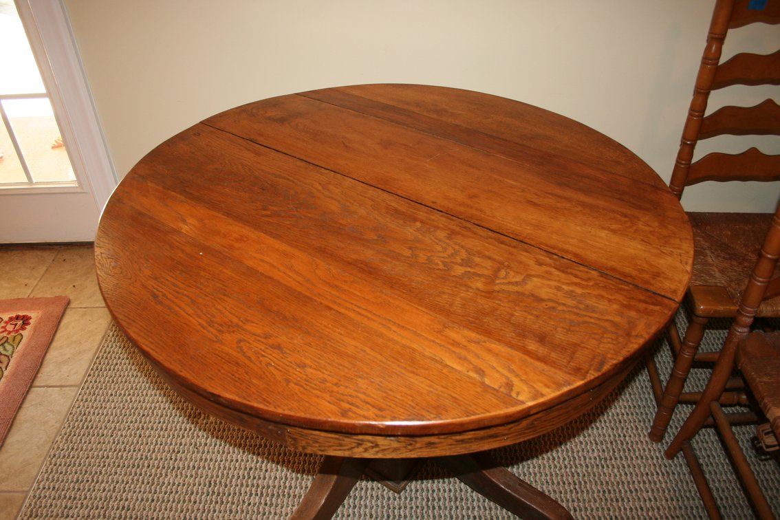 Image for Antique Oak Round Table 40