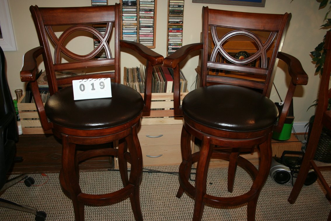 Image for Set of 2 Wooden Swivel Bar Stools - Excellent Condition 32