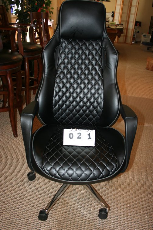 Image for Executive Swivel Office Chair - Adjustable Height - Excellent Condition
