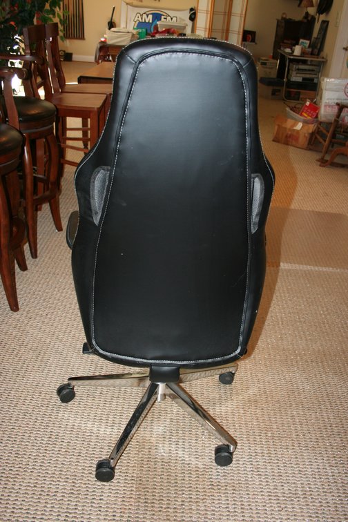 Image for Executive Swivel Office Chair - Adjustable Height - Excellent Condition