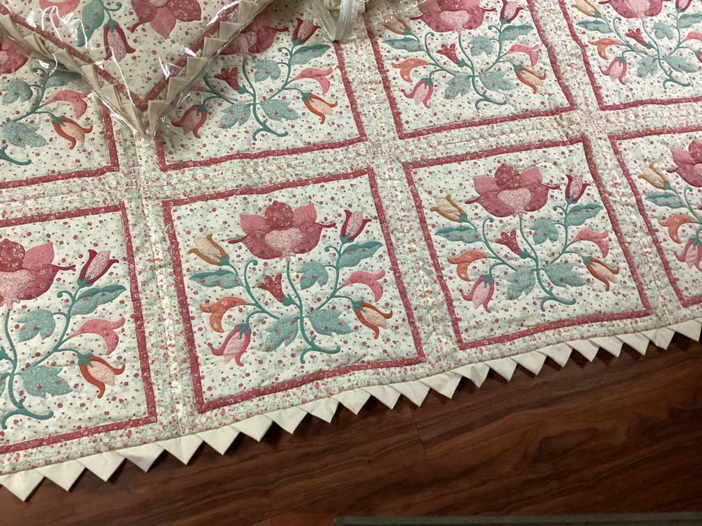 Image for Full/Queen Quilt, Shams, and Throw Pillows