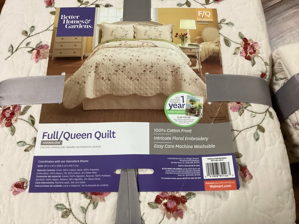 Image for Full/Queen Quilt with three Throw Pillows