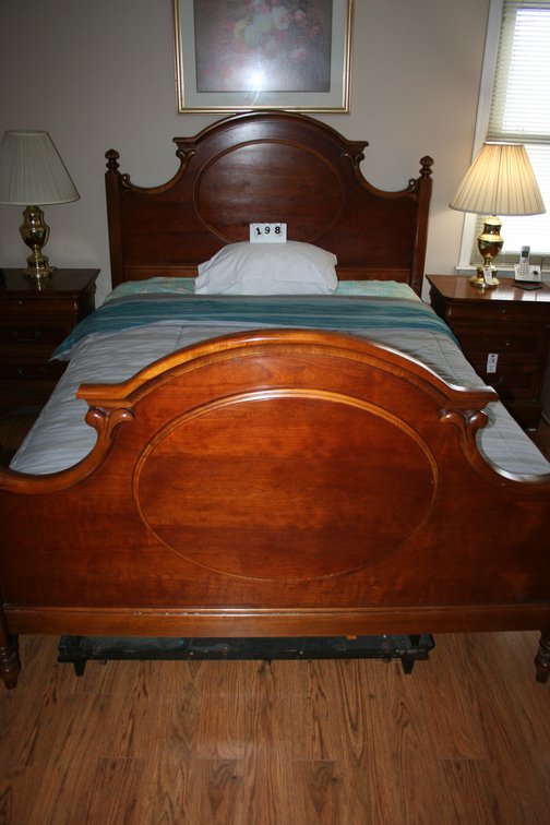 Image for Vintage Lexington Solid Wood Bedroom suite - Good Condition