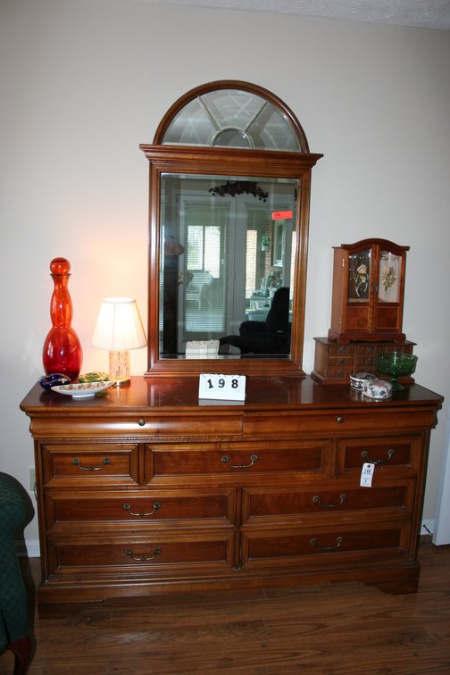 Image for Vintage Lexington Solid Wood Bedroom suite - Good Condition