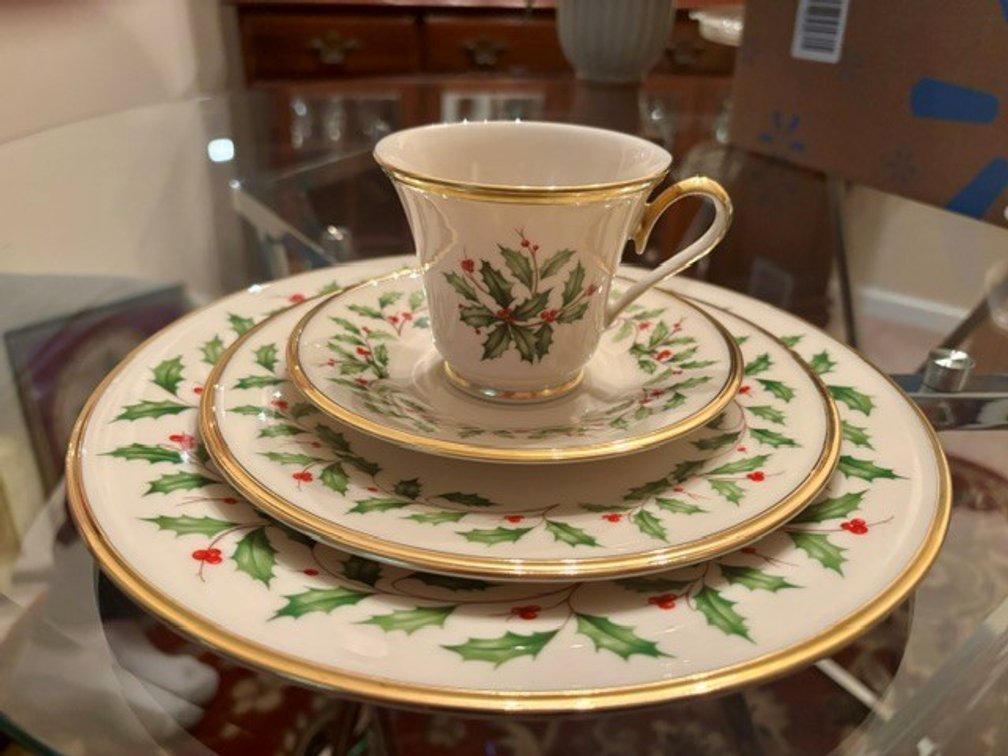 Image for Vintage Lenox, Holiday pattern (8 place settings)