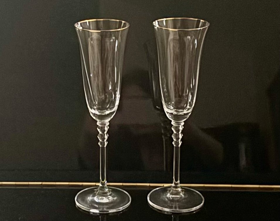 Image for 2 beautiful champagne toasting glasses (crystal, anniversary or wedding)
